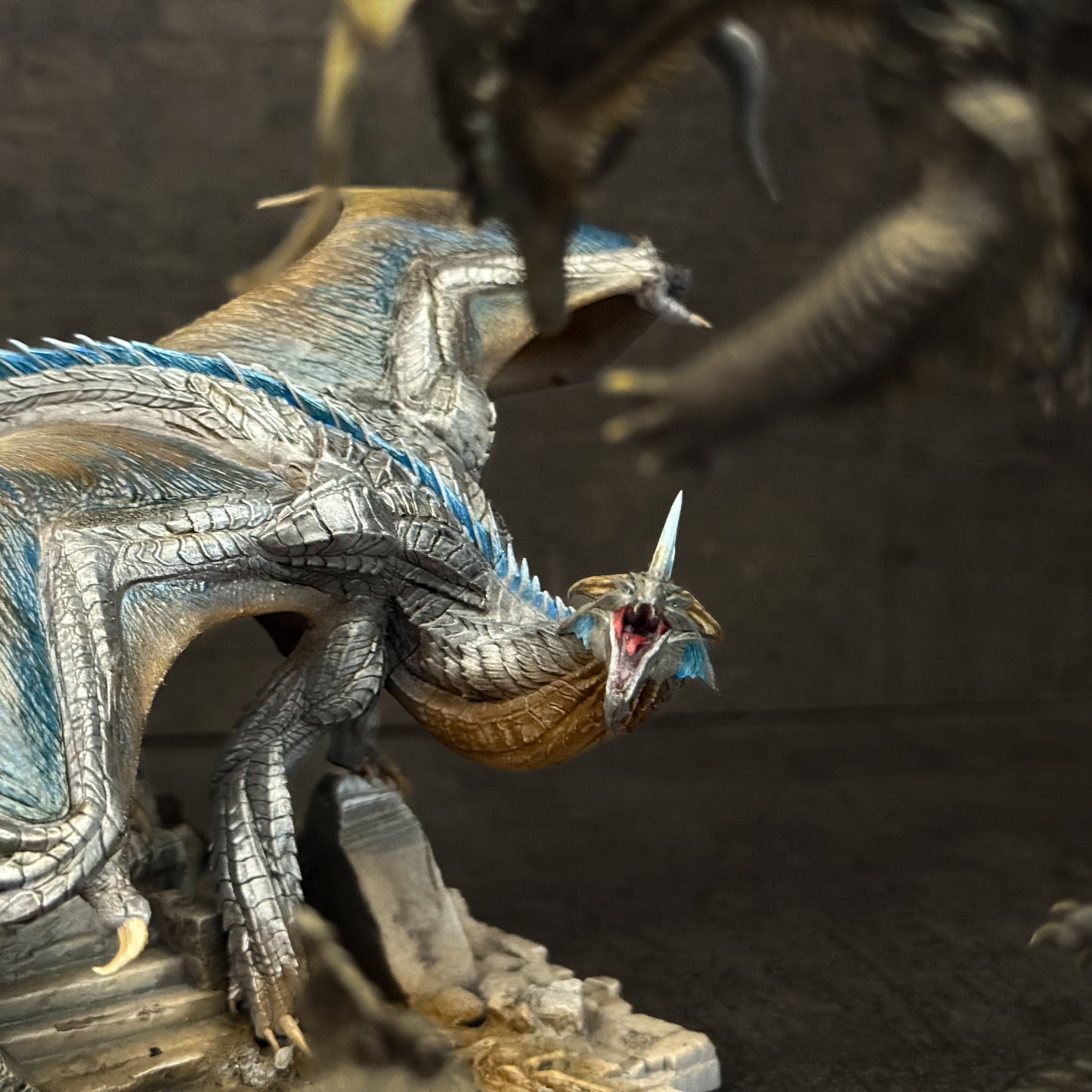 Diorama Drago Nero VS Drago d’Argento - Dipinto a Mano