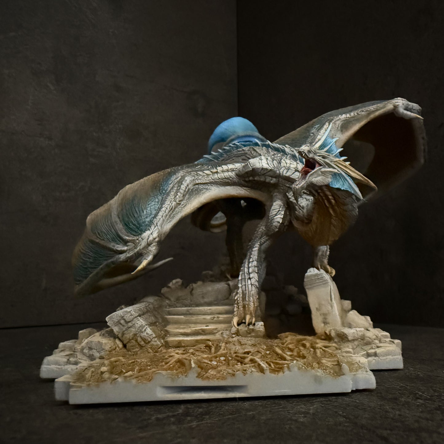 Diorama Drago Nero VS Drago d’Argento - Dipinto a Mano