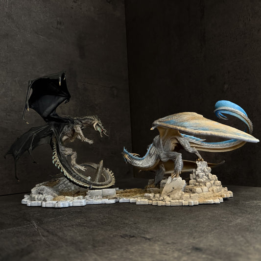 Diorama Drago Nero VS Drago d’Argento - Dipinto a Mano